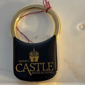 Black and Gold Keychain Trumps Castle Hotel & Casino Vtg